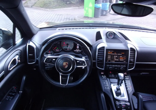 Porsche Cayenne cena 160000 przebieg: 190000, rok produkcji 2016 z Grudziądz małe 781